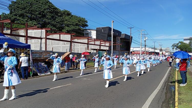 Exitoso desfile del 3 de noviembre en la ciudad de David