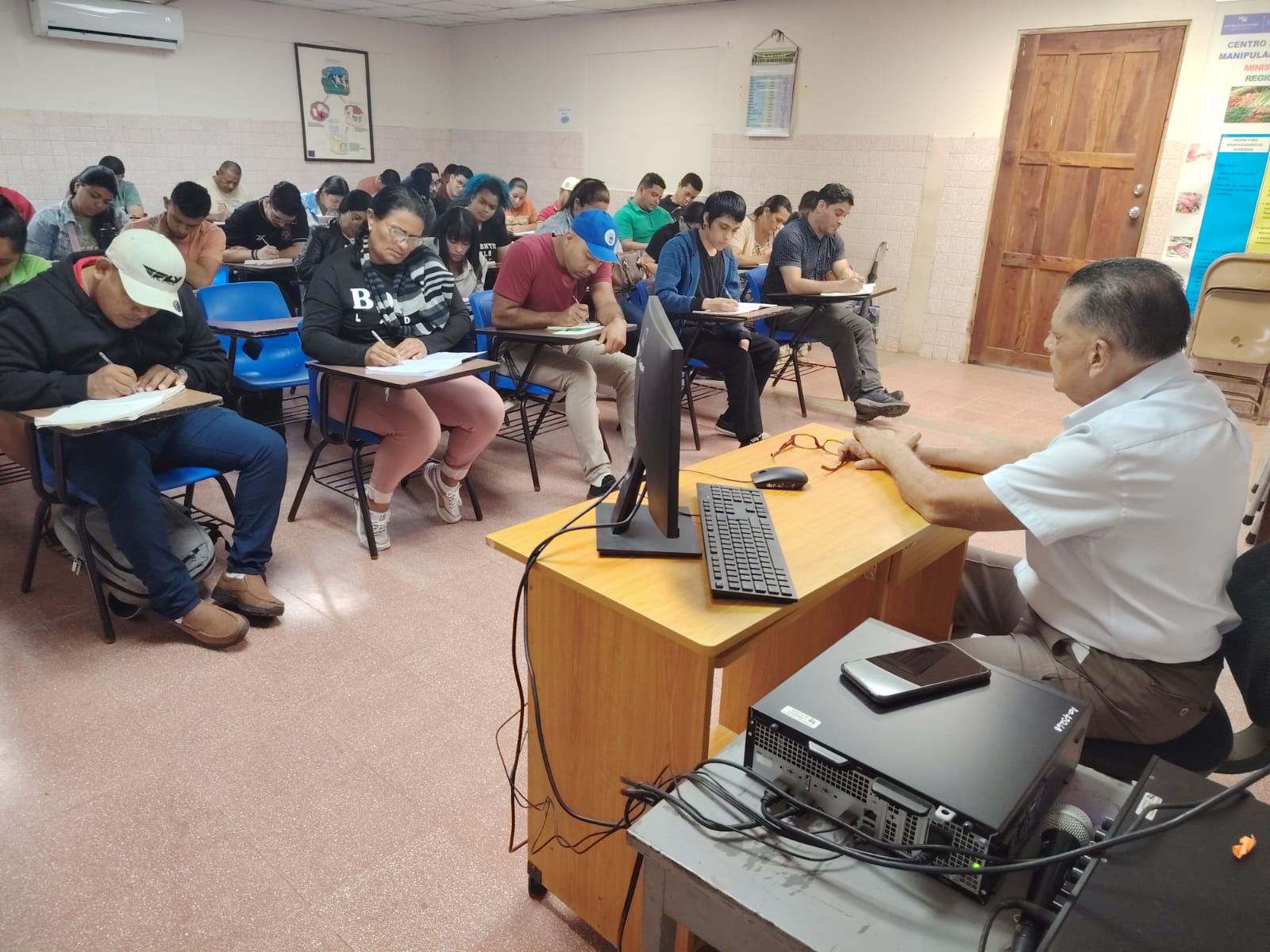 Minsa capacitó 7,438 manipuladores de alimentos