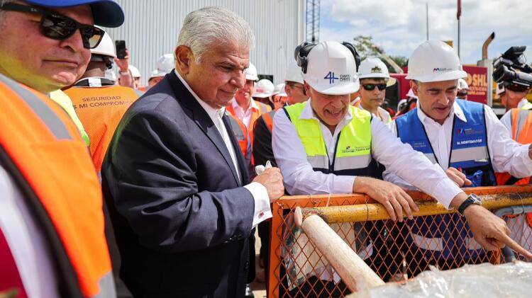 PRESIDENTE MULINO INSPECCIONA TRABAJOS DEL CUARTO PUENTE, QUE AVANZA EN UN 30%