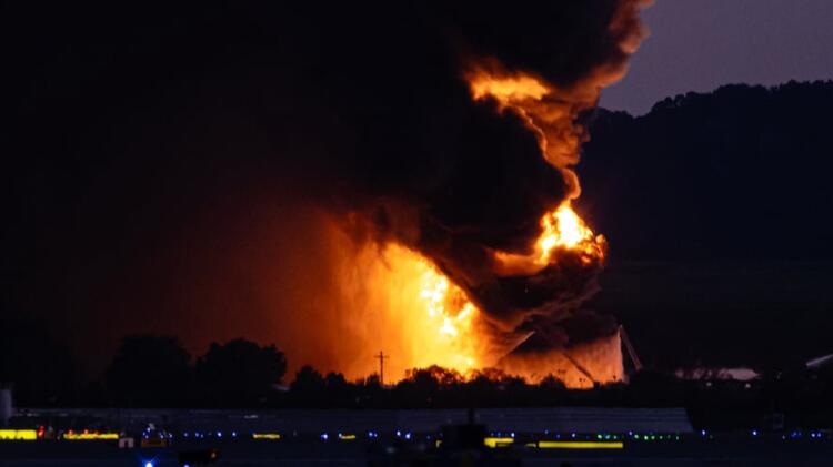 Avión de UPS se estrella cerca del aeropuerto de Louisville