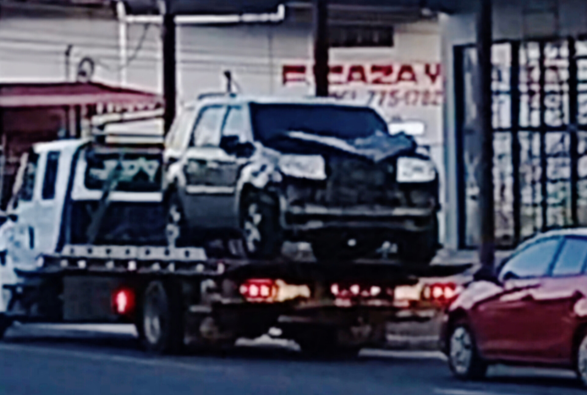 UBICAN VEHÍCULO POSIBLEMENTE RELACIONADO CON ACCIDENTE DE ATROPELLO Y FUGA DONDE JOVEN PERDIÓ LA VIDA