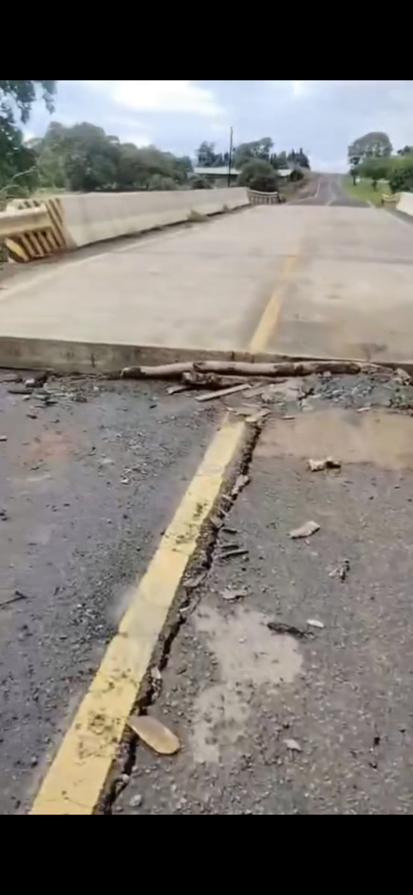 SISMO DEJA AFECTACIONES EN PUENTE SOBRE AGUA BUENA, EN LA PROVINCIA DE LOS SANTOS