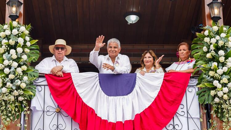 Presidente Mulino celebra con los santeños los 204 años del Primer Grito de Independencia